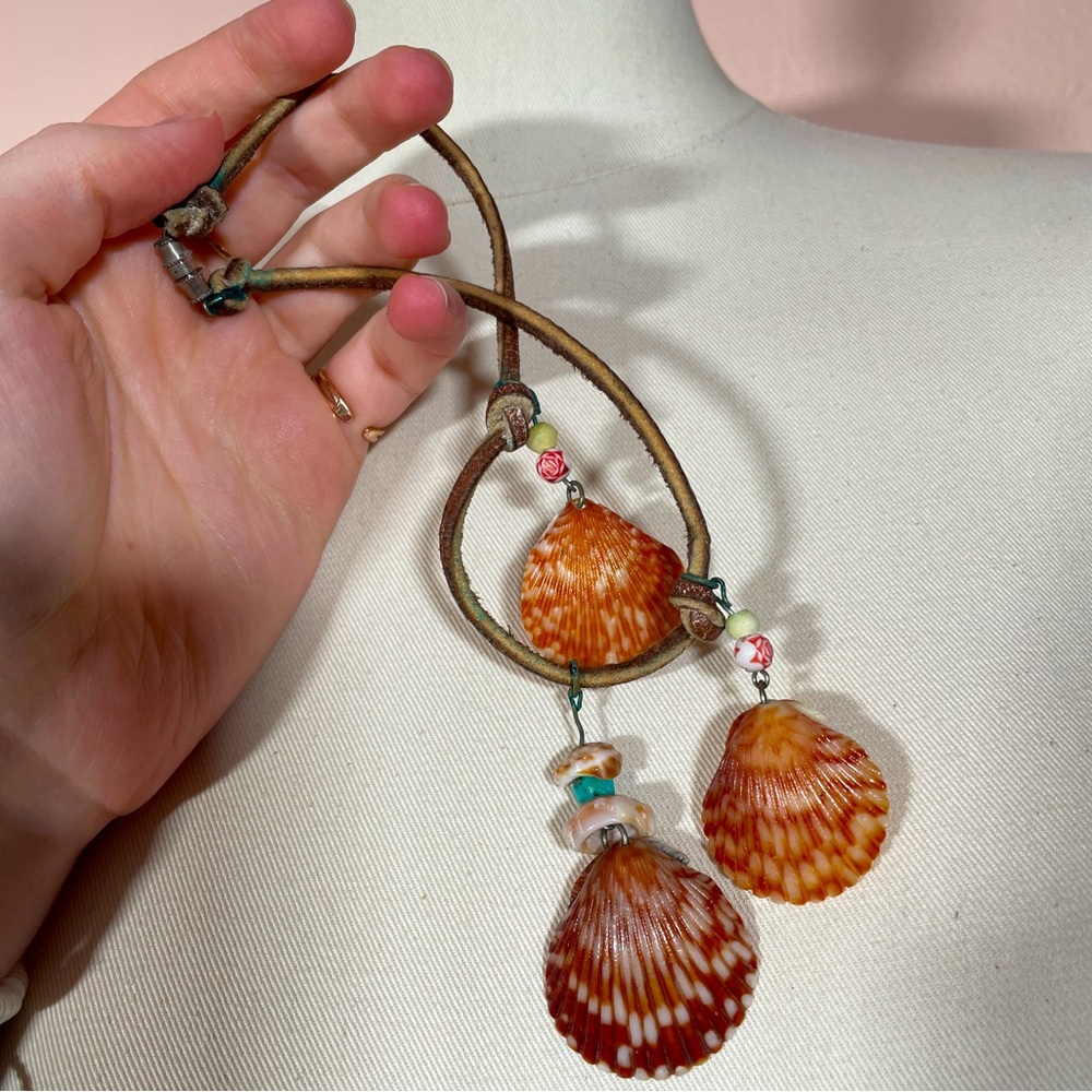 Vintage HAWAIIAN Real SHELL Leather Summer Beach Vacation Mermaid Core Necklace